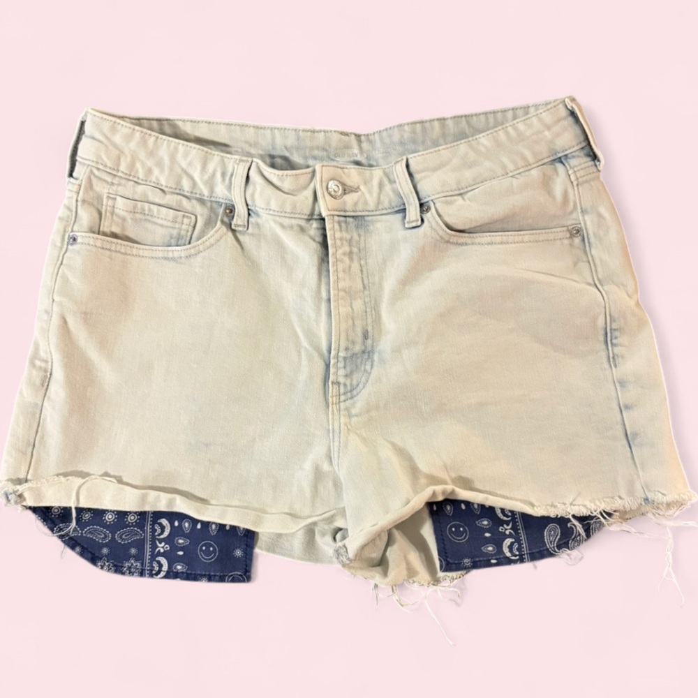Old Navy Light Wash Distressed Cutoff Denim Shorts Size 14